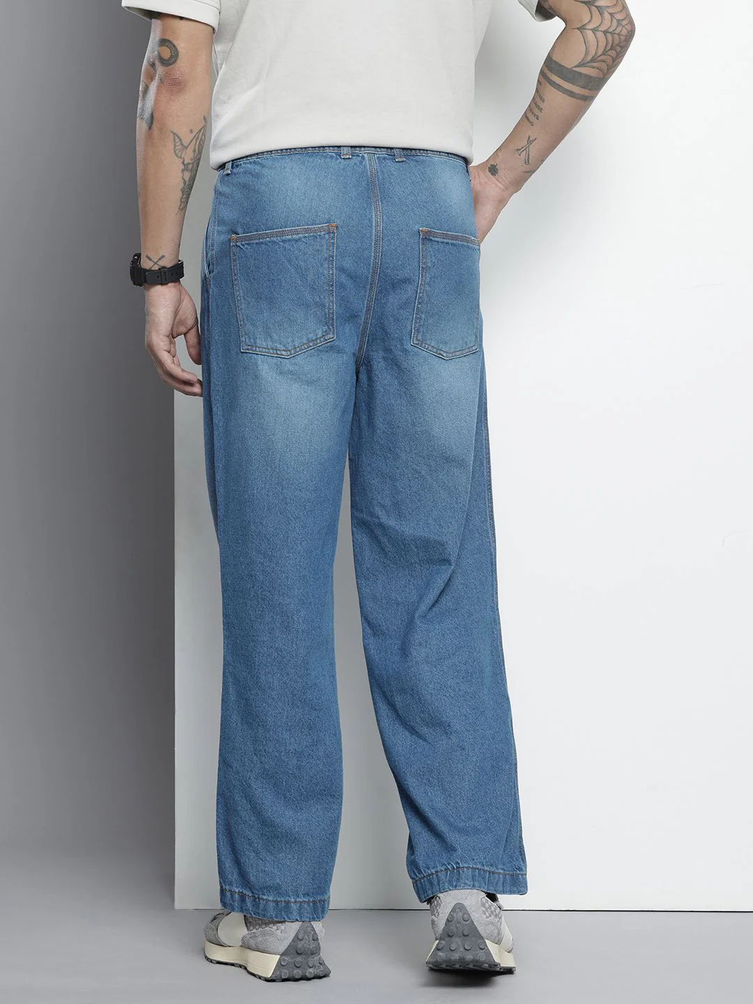 Men's Blue Relaxed Fit Solid Utility Jeans - Image 4