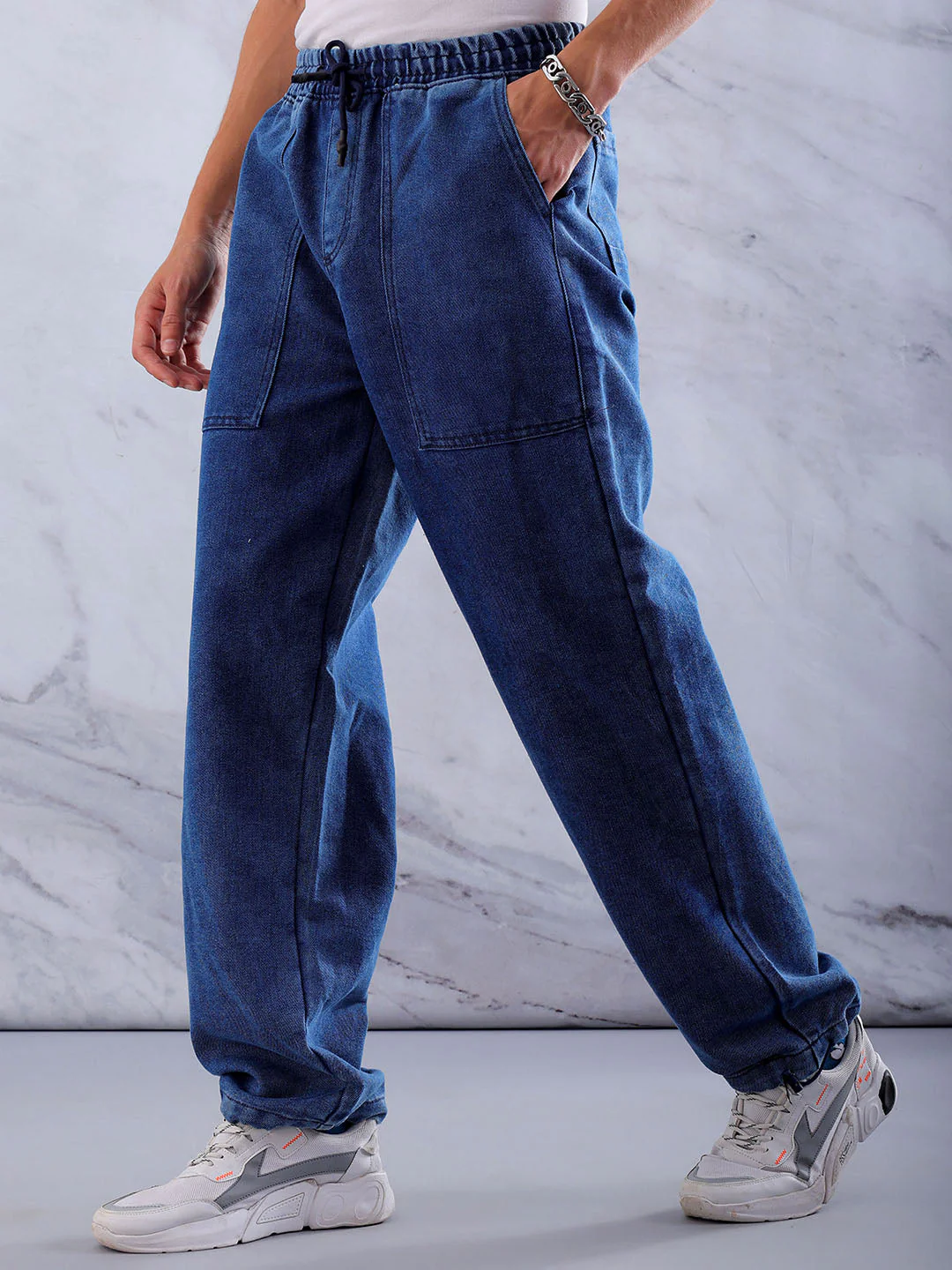 Men's Blue Relaxed Fit Solid Utility Jeans - Image 4