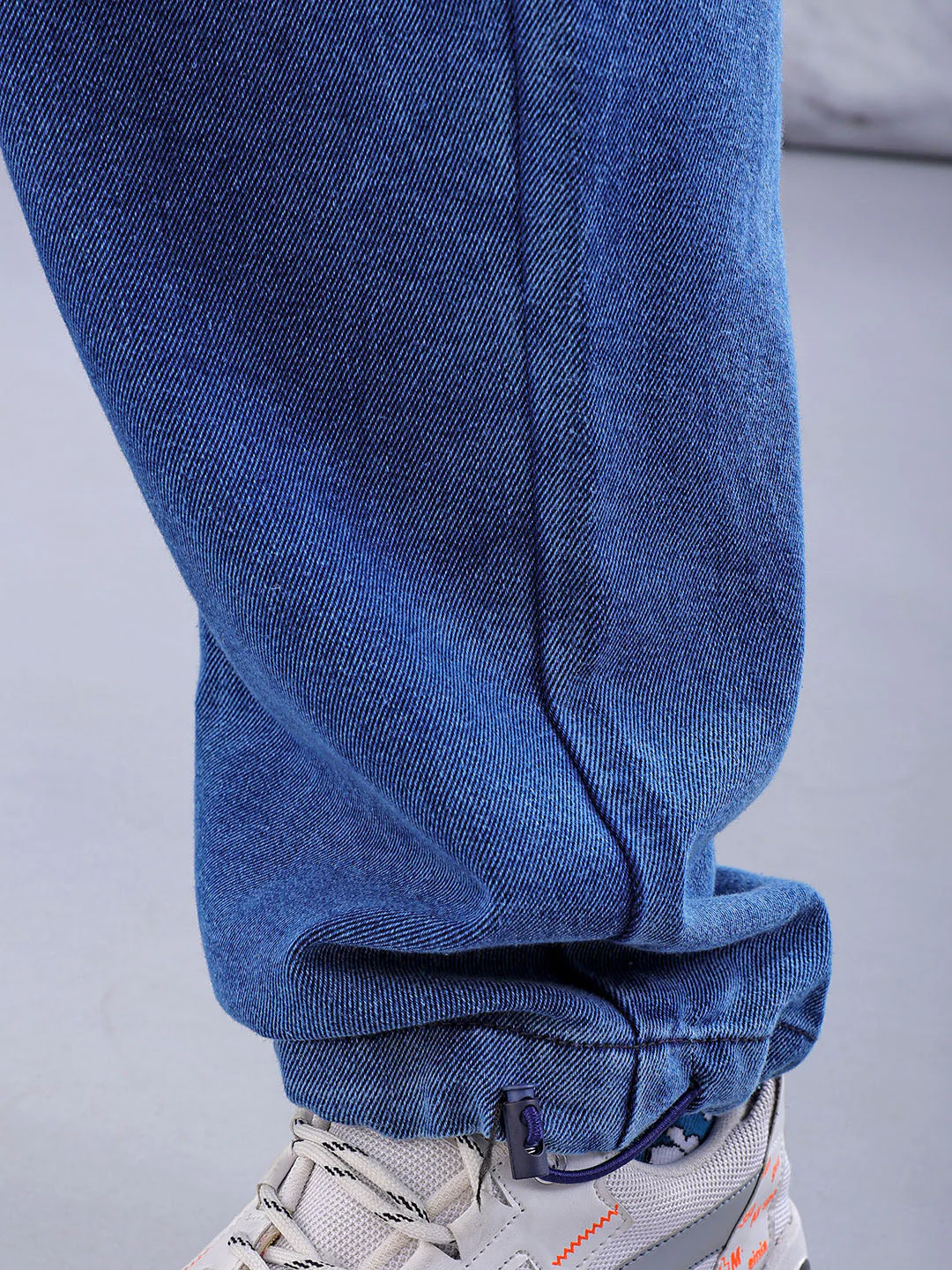 Men's Blue Relaxed Fit Solid Utility Jeans - Image 8