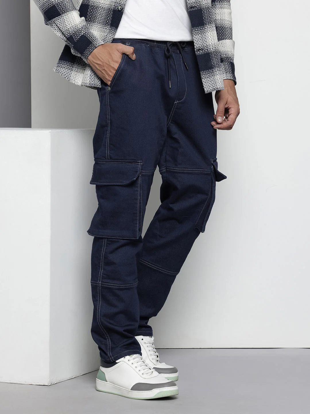 Men's Dark Blue Regular Fit Solid Utility Jeans - Image 2