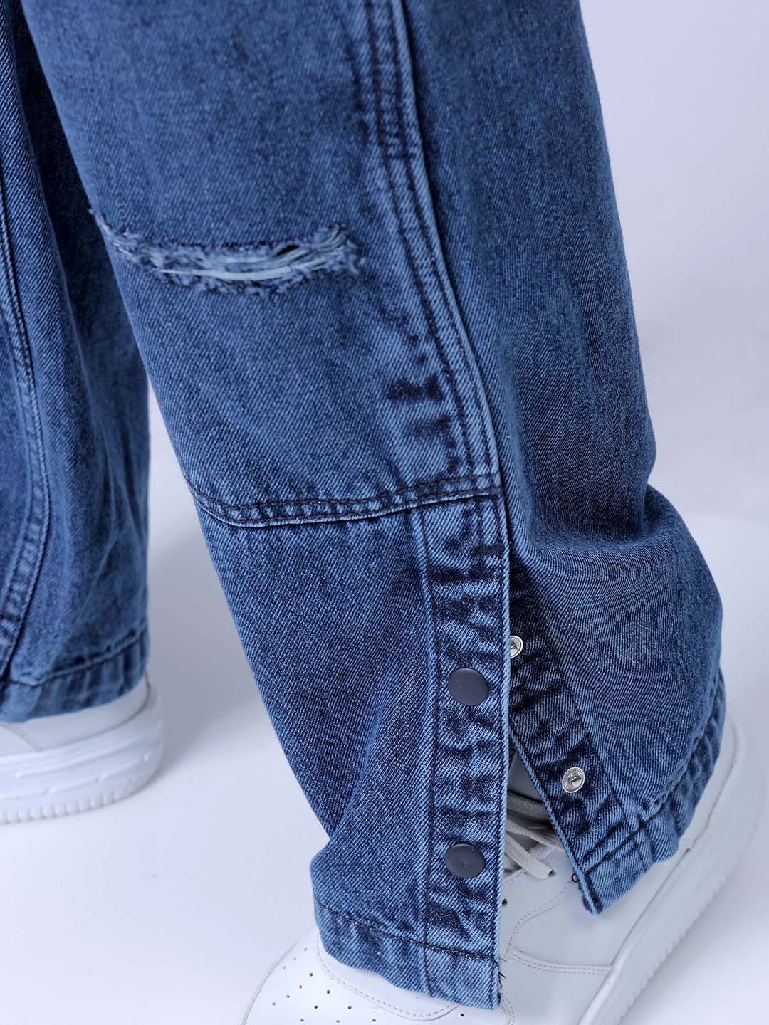 Men's Blue Relaxed Fit Patched Casual Jeans - Image 9
