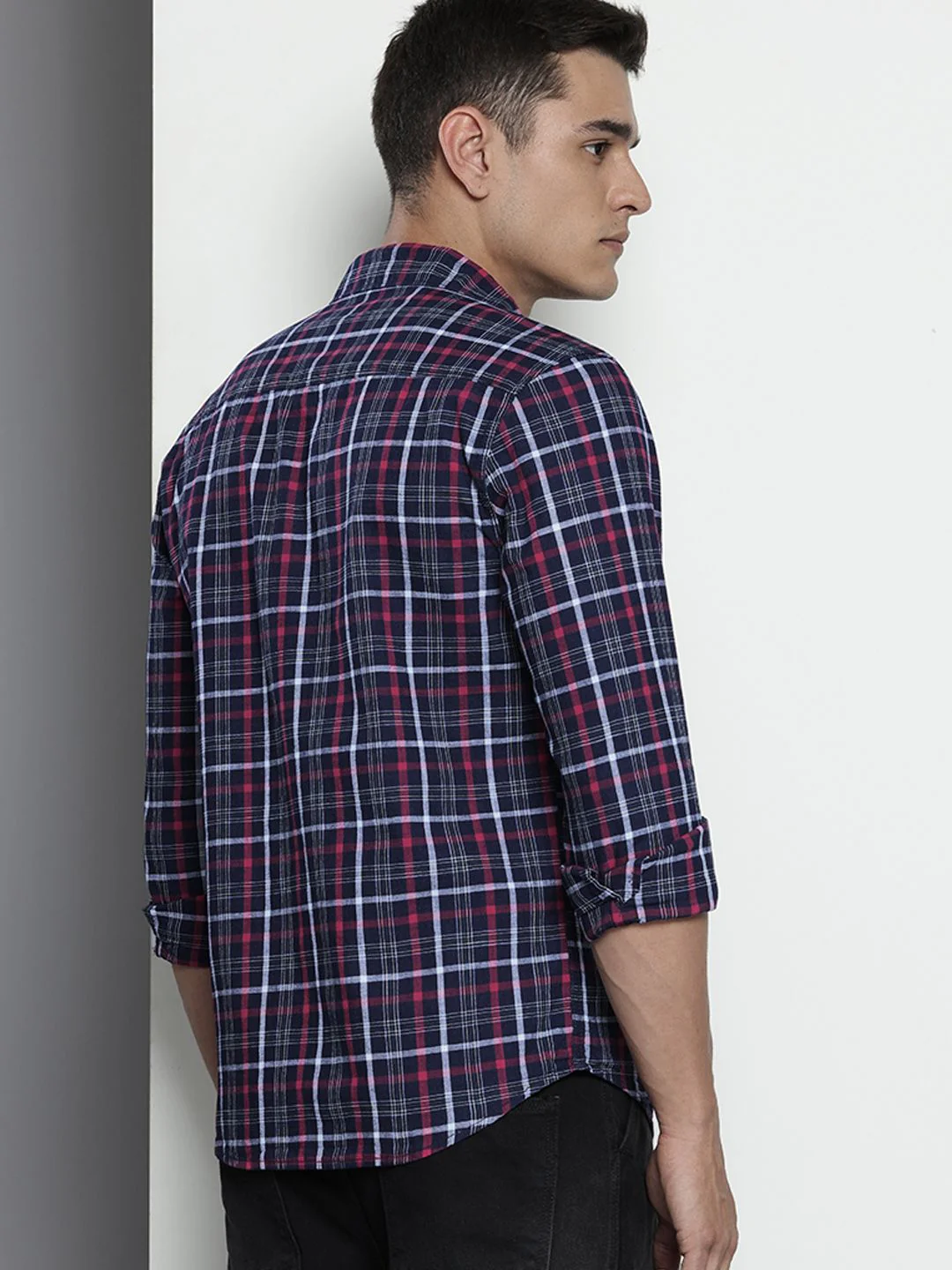 Men's Navy Blue Slim Fit Checked Casual Shirt - Image 4