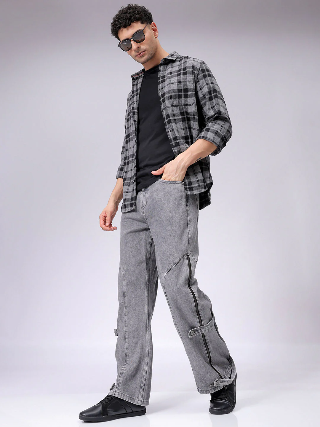 Men's Grey Loose Fit Solid Casual Jeans - Image 2