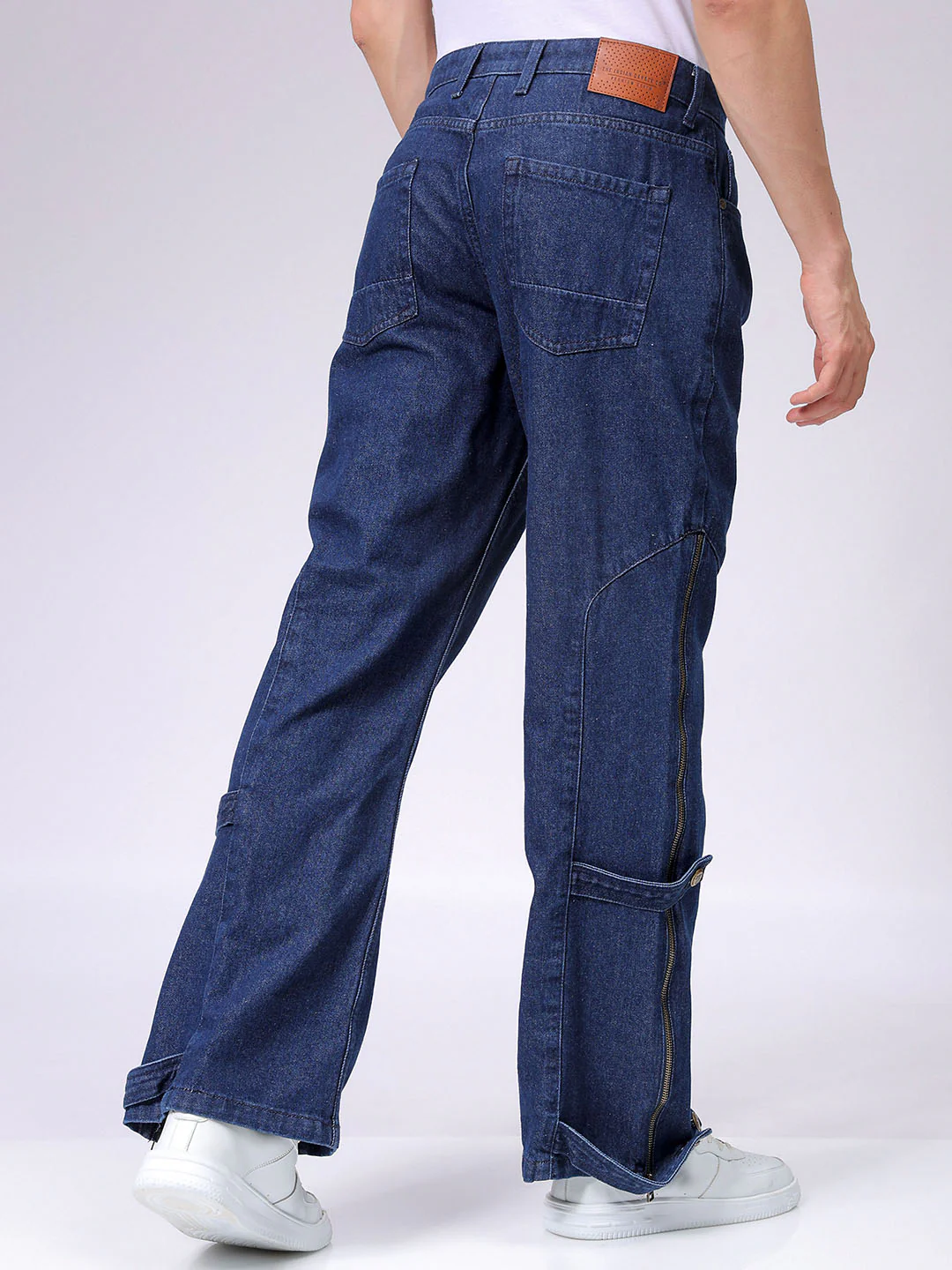 Men's Dark Denim Loose Fit Solid Casual Jeans - Image 5