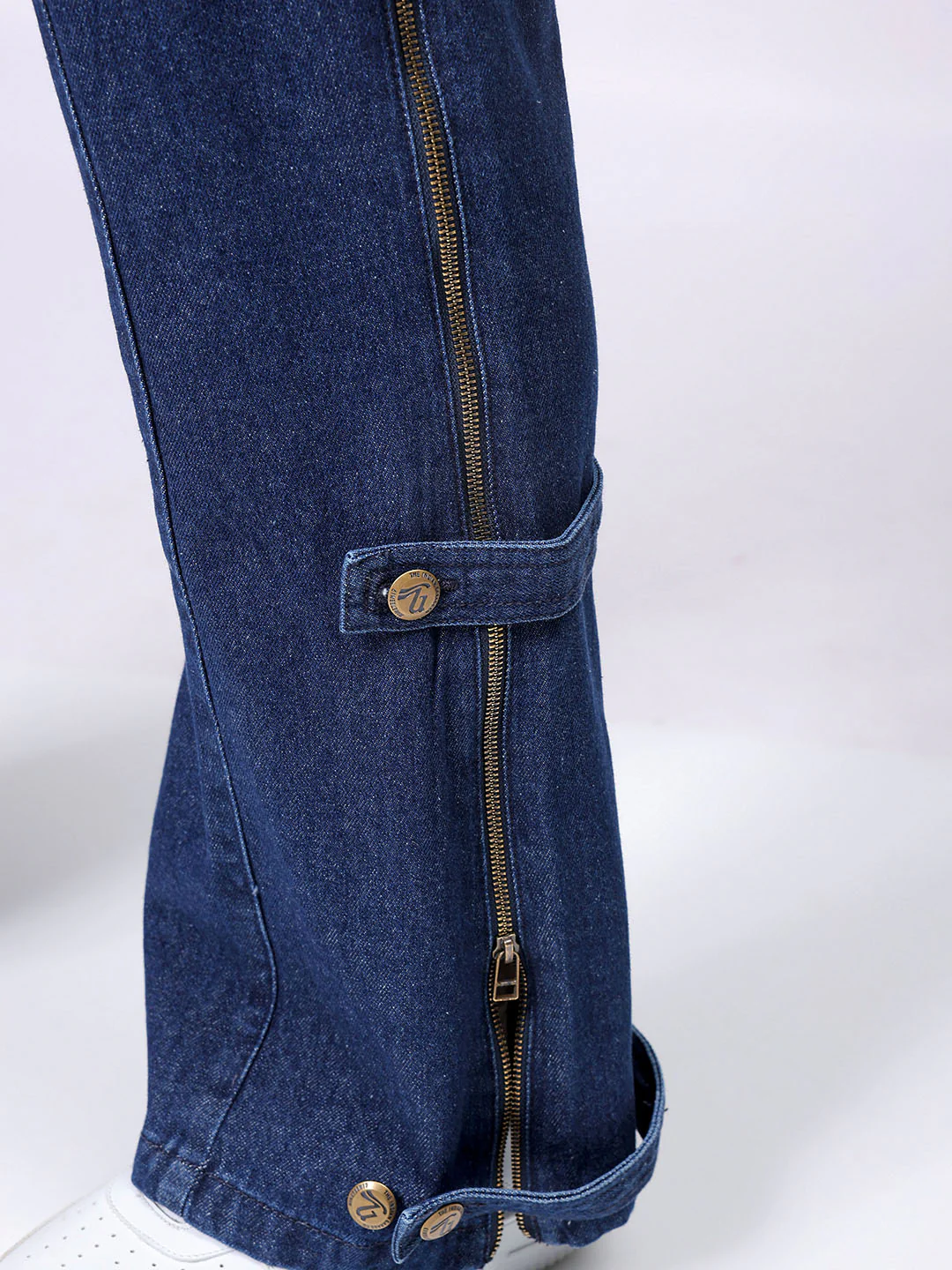 Men's Dark Denim Loose Fit Solid Casual Jeans - Image 8