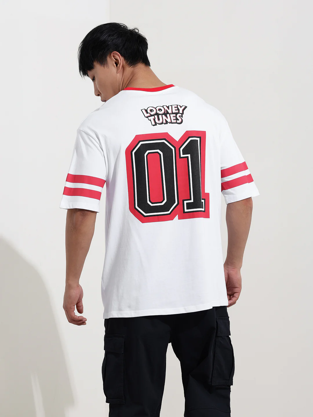 Men's White Boxy Fit Character Bugs Bunny Printed Crew Neck T-Shirt - Image 7