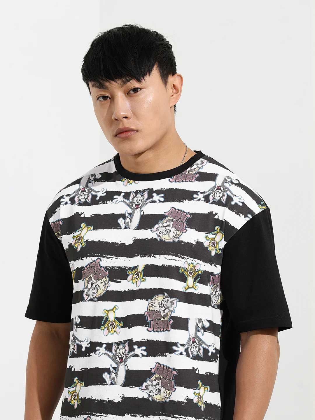 Men's Printed Monochrome Applique Boxy T-shirt - Image 5