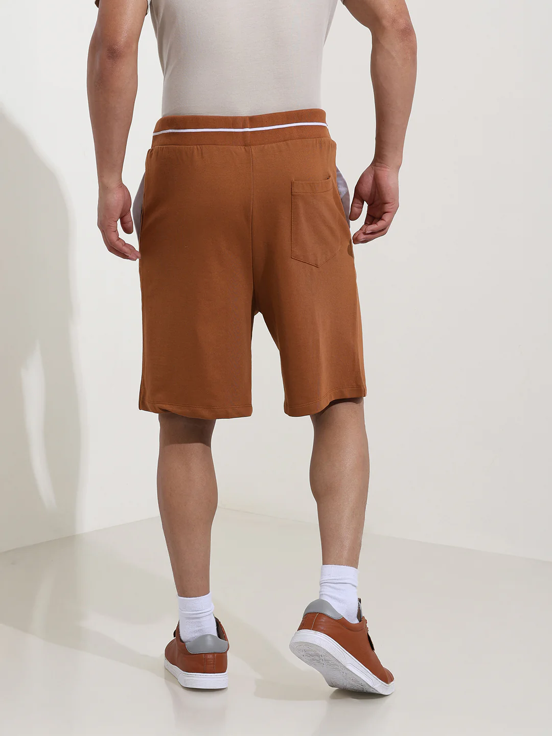 Men's Grey Relaxed Fit Character Bugs Bunny Printed Shorts - Image 6