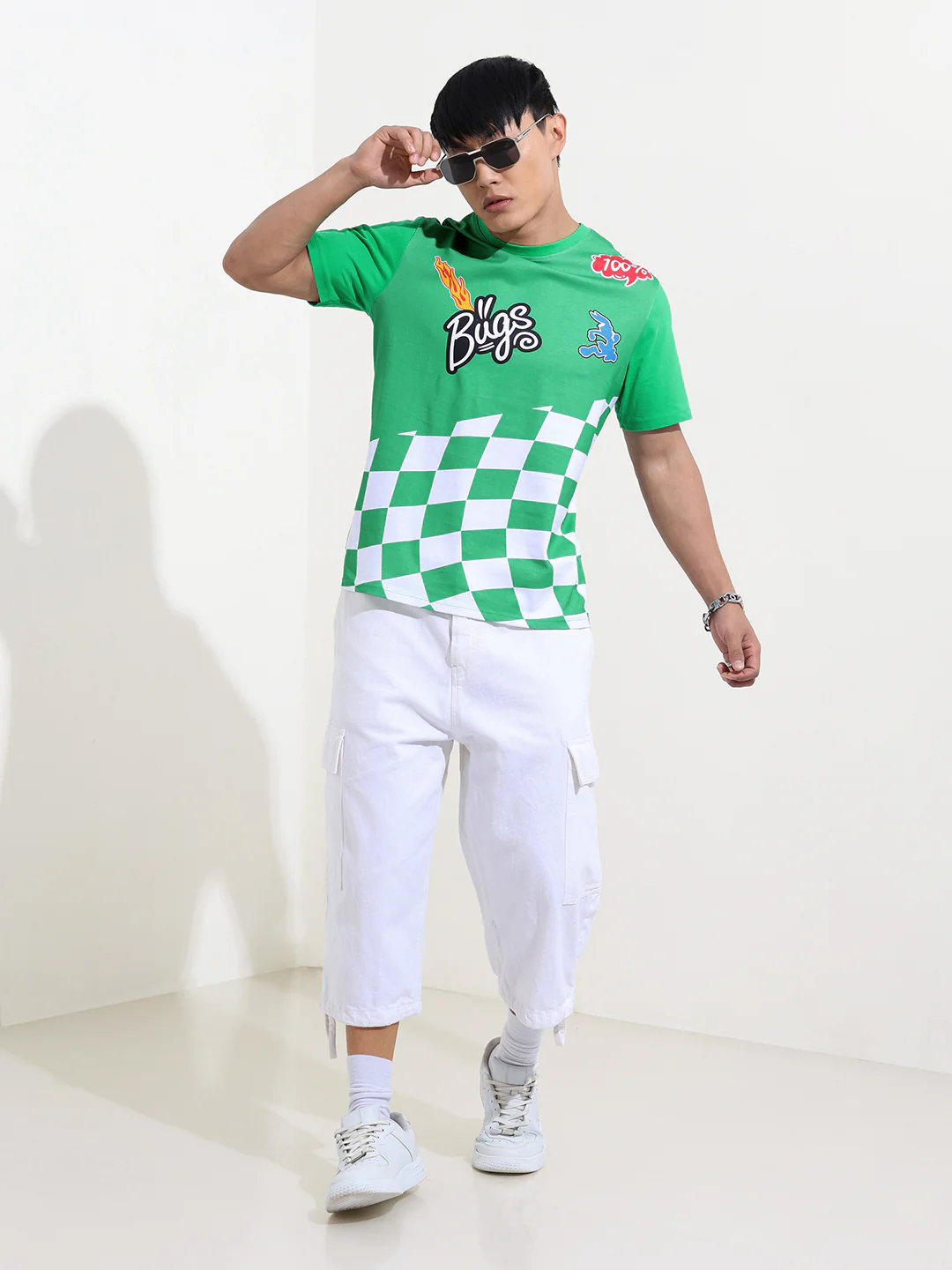 Men's Green Slim Fit Character Bugs Bunny Printed Crew Neck T-Shirt - Image 2