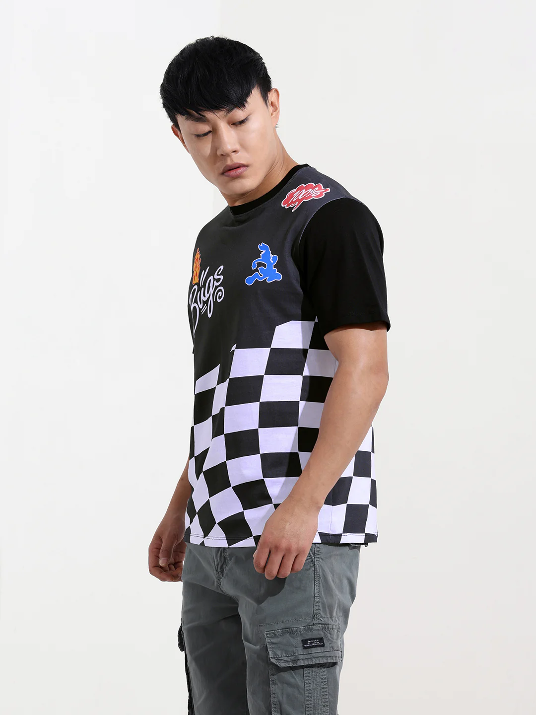 Men's Black Slim Fit Character Bugs Bunny Printed Crew Neck T-Shirt - Image 4