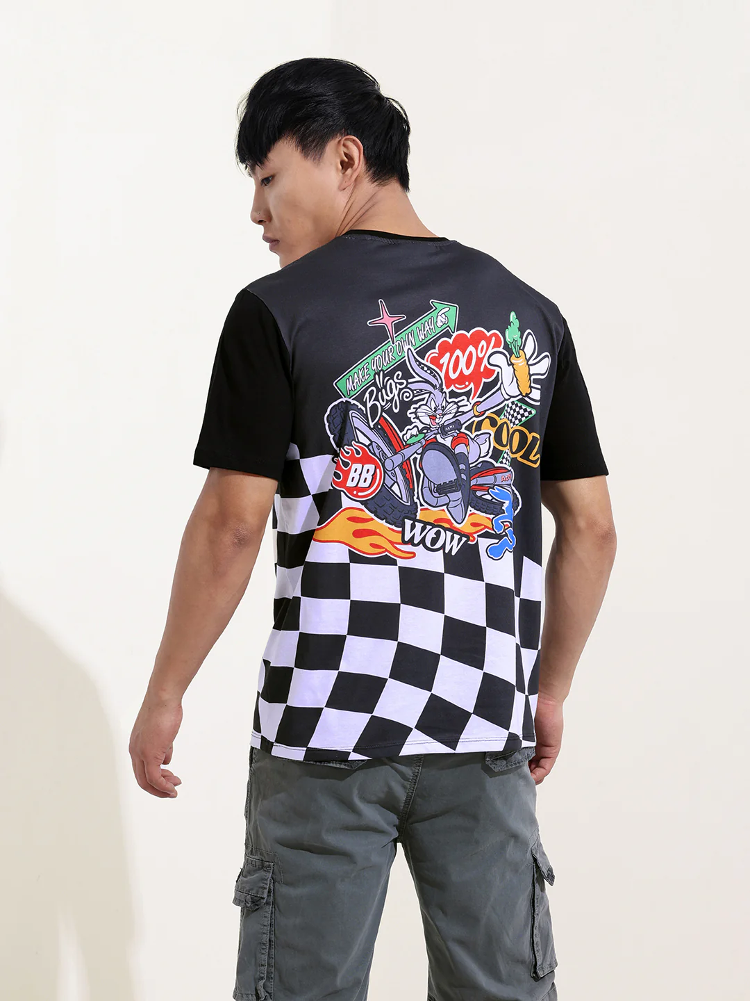 Men's Black Slim Fit Character Bugs Bunny Printed Crew Neck T-Shirt - Image 7