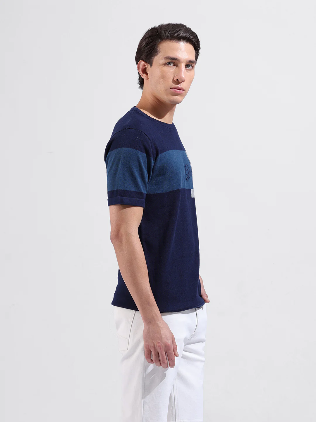 Men's Blue Slim Fit Colourblocked Flat Knit Crew Neck T-Shirt - Image 4