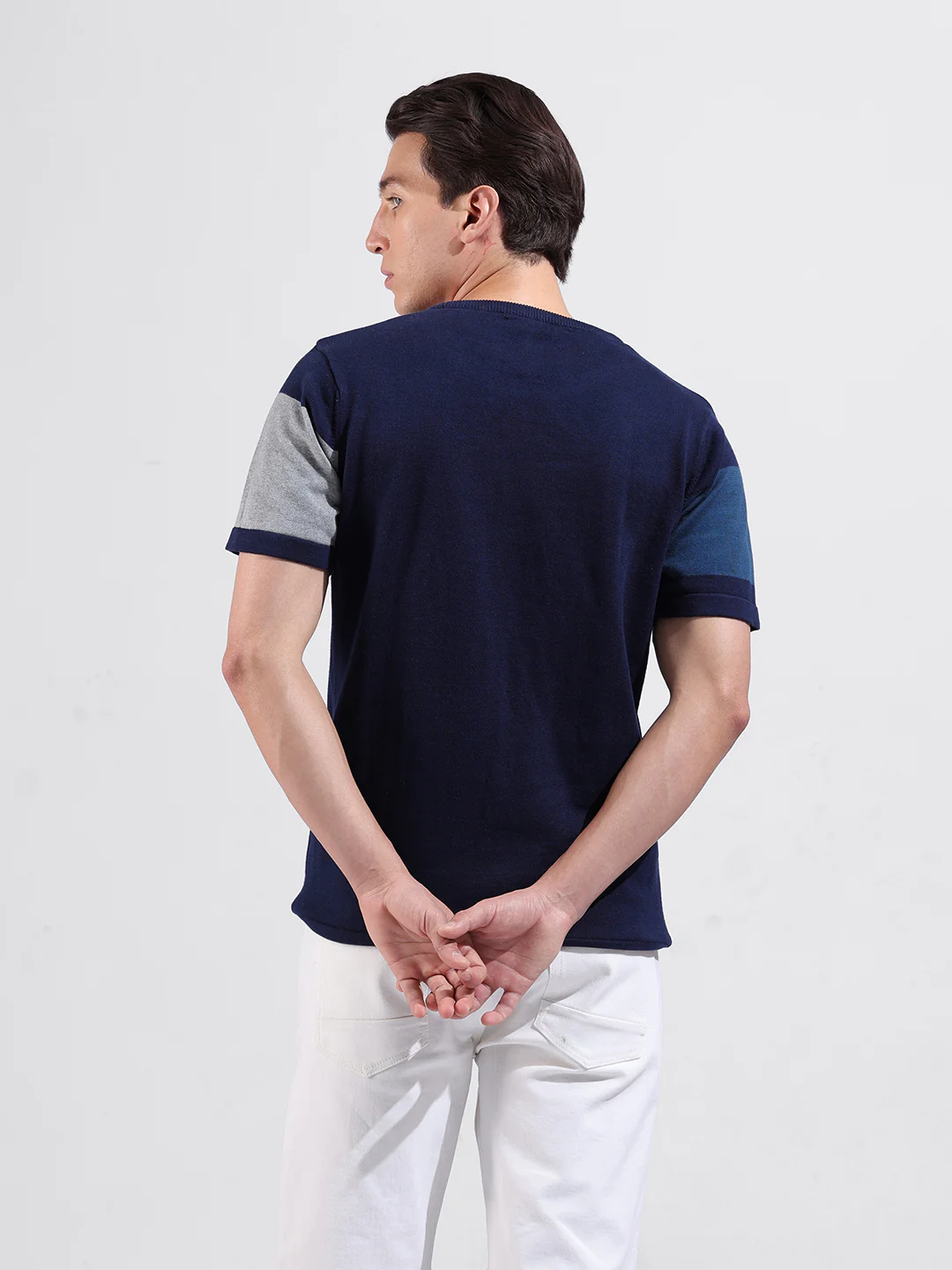 Men's Blue Slim Fit Colourblocked Flat Knit Crew Neck T-Shirt - Image 7