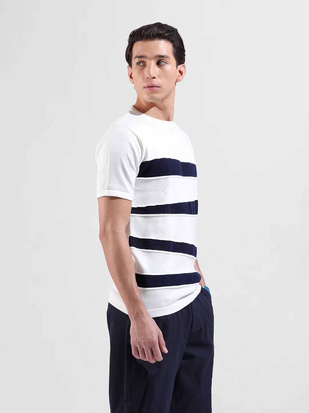 Men's White Slim Fit Colourblocked Flat Knit T-Shirt - Image 4