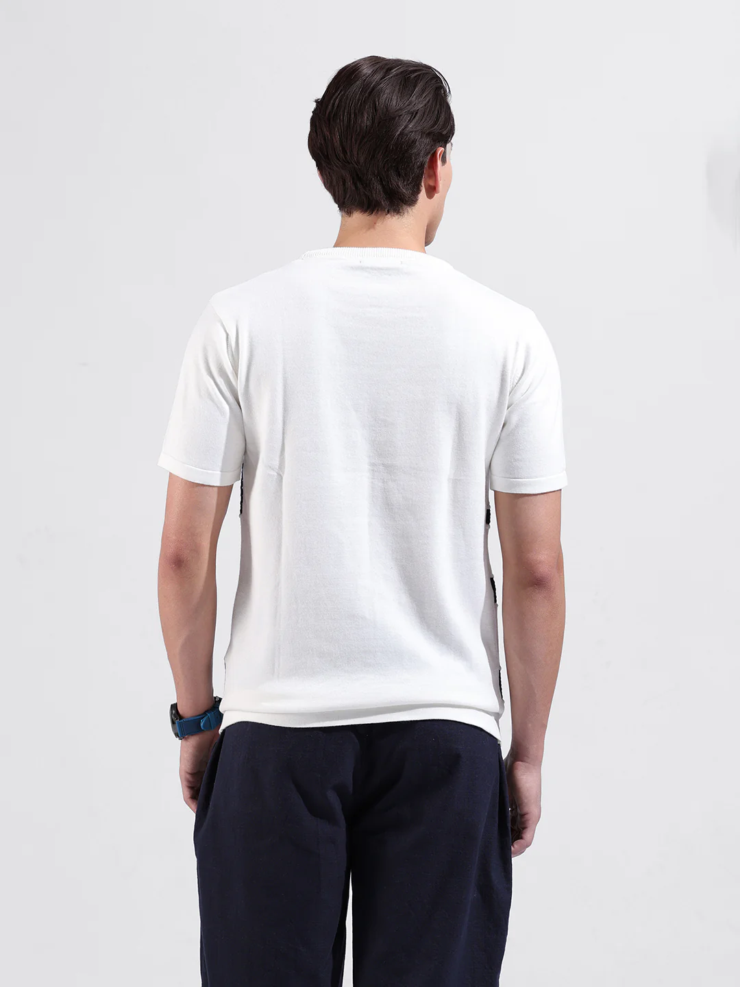 Men's White Slim Fit Colourblocked Flat Knit T-Shirt - Image 7