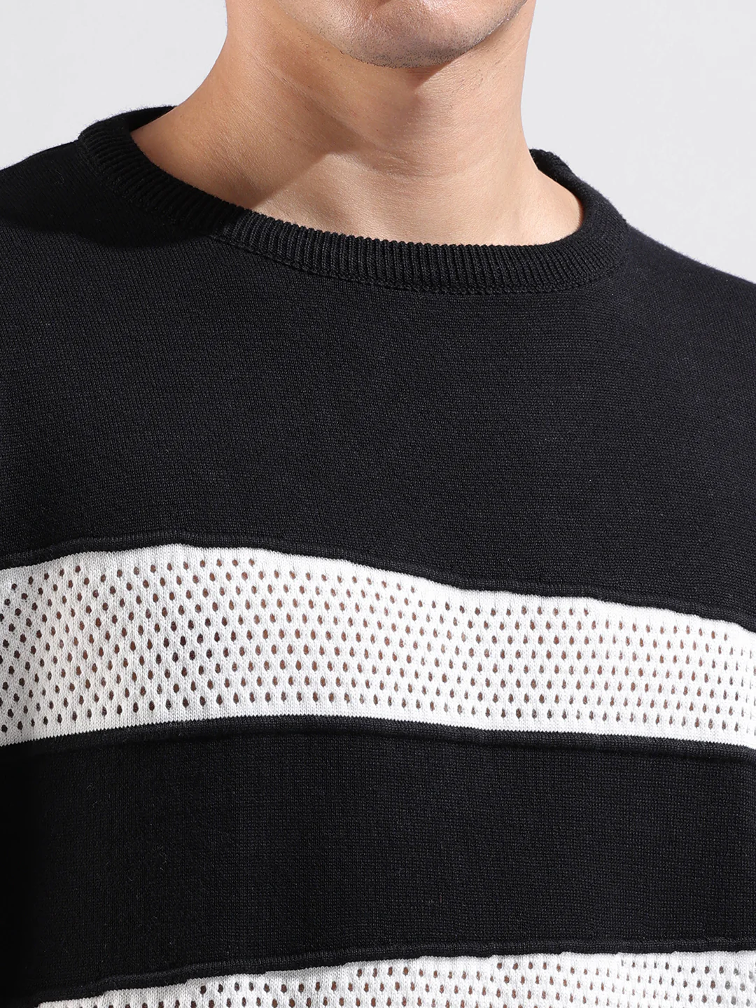 Men's Black Slim Fit Colourblocked Flat Knit Crew Neck T-Shirt - Image 3