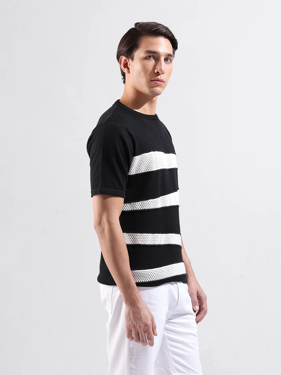 Men's Black Slim Fit Colourblocked Flat Knit Crew Neck T-Shirt - Image 4