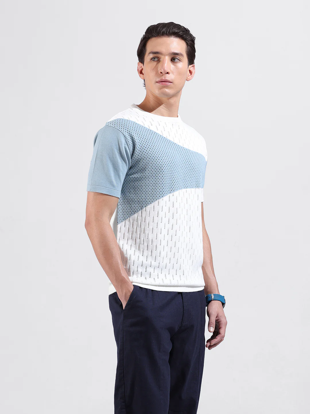Men's White Slim Fit Colourblocked Flat Knit T-Shirt - Image 4