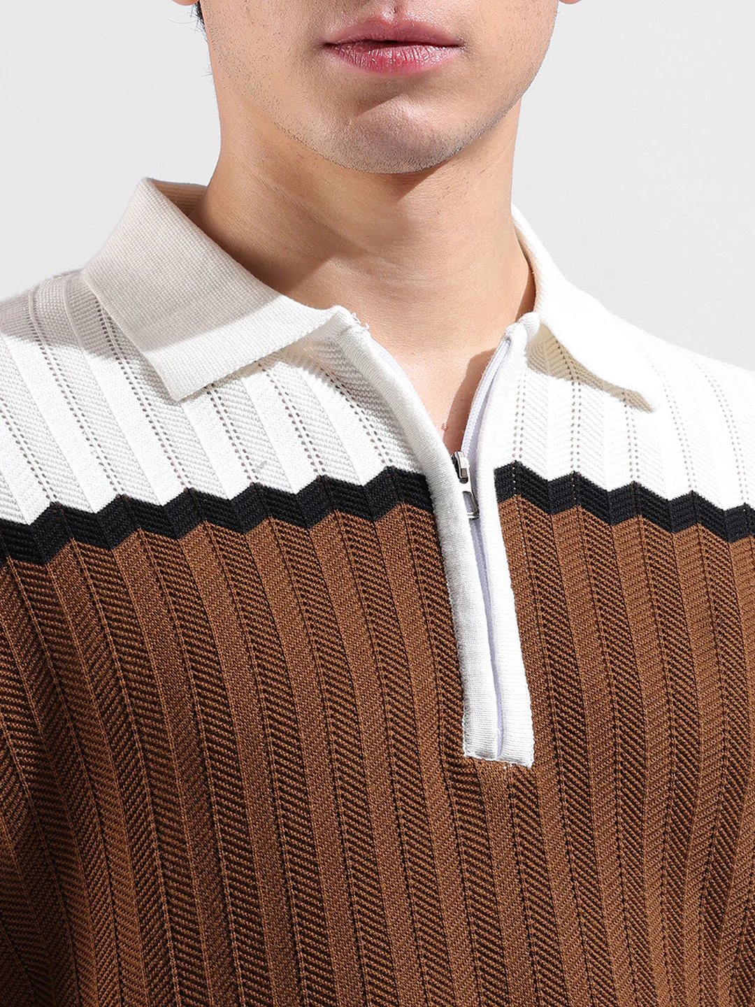 Men's White Slim Fit Colourblocked Flat Knit T-Shirt - Image 3