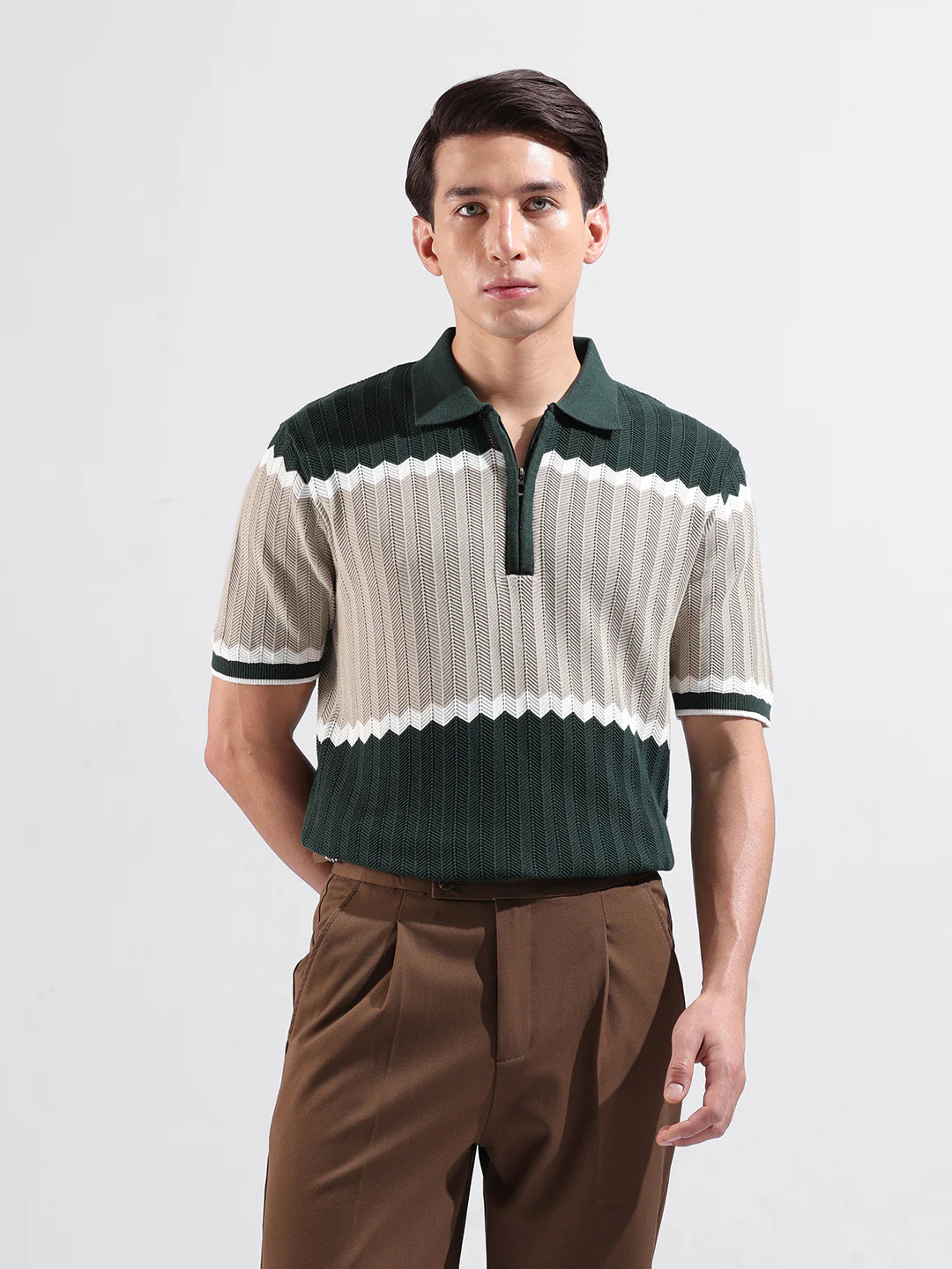 Men's Green Slim Fit Colourblocked Flat Knit T-Shirt - Image 2