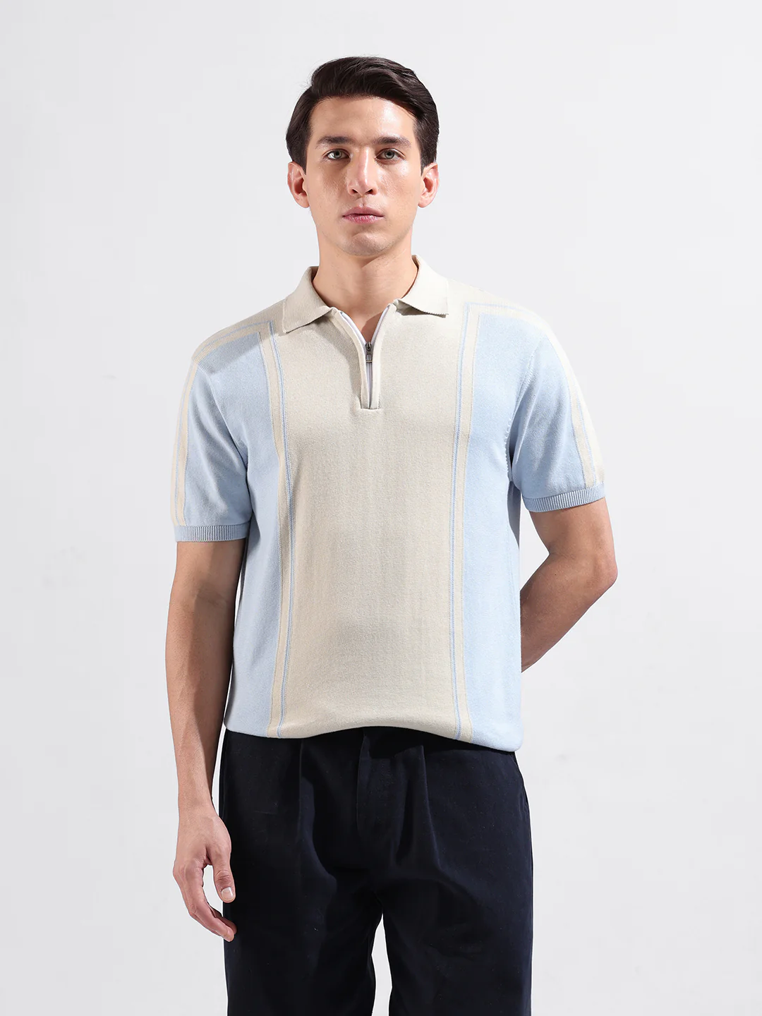 Men's Blue Slim Fit Colourblocked Flat Knit T-Shirt - Image 2