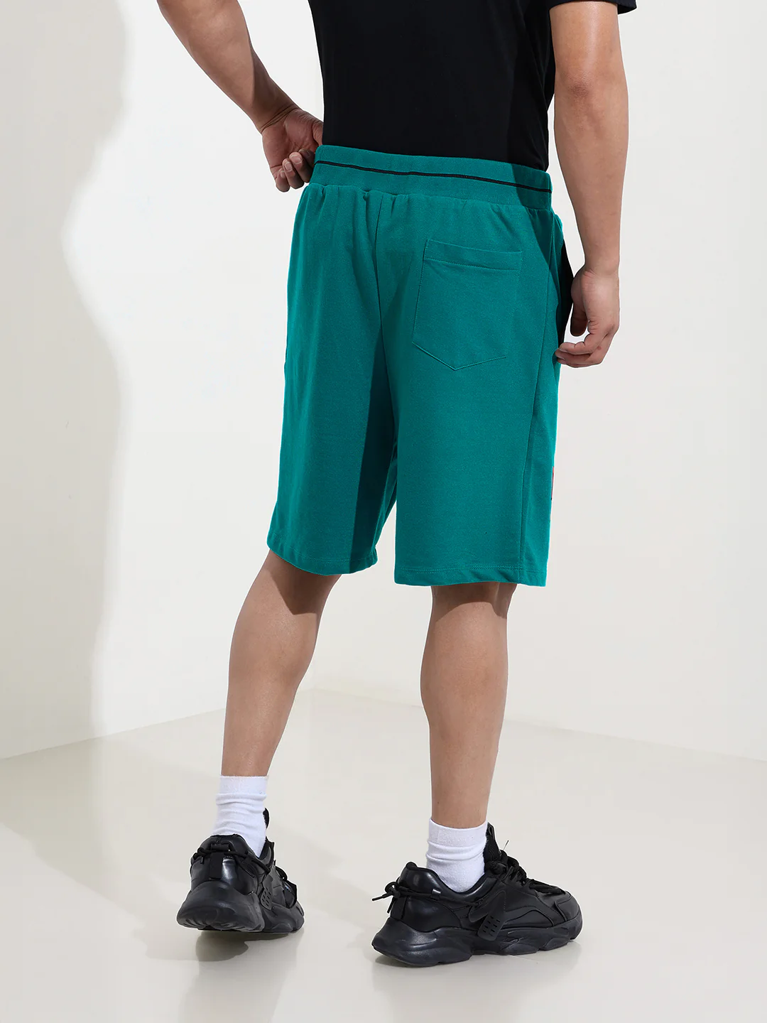 Men's Grey Relaxed Fit Character Bugs Bunny Printed Shorts - Image 6