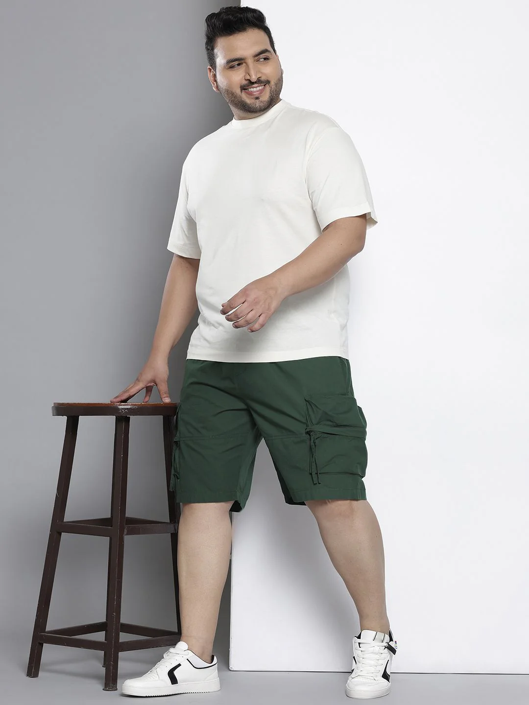 Men's Green Loose Fit Elevated Utility Shorts - Image 2