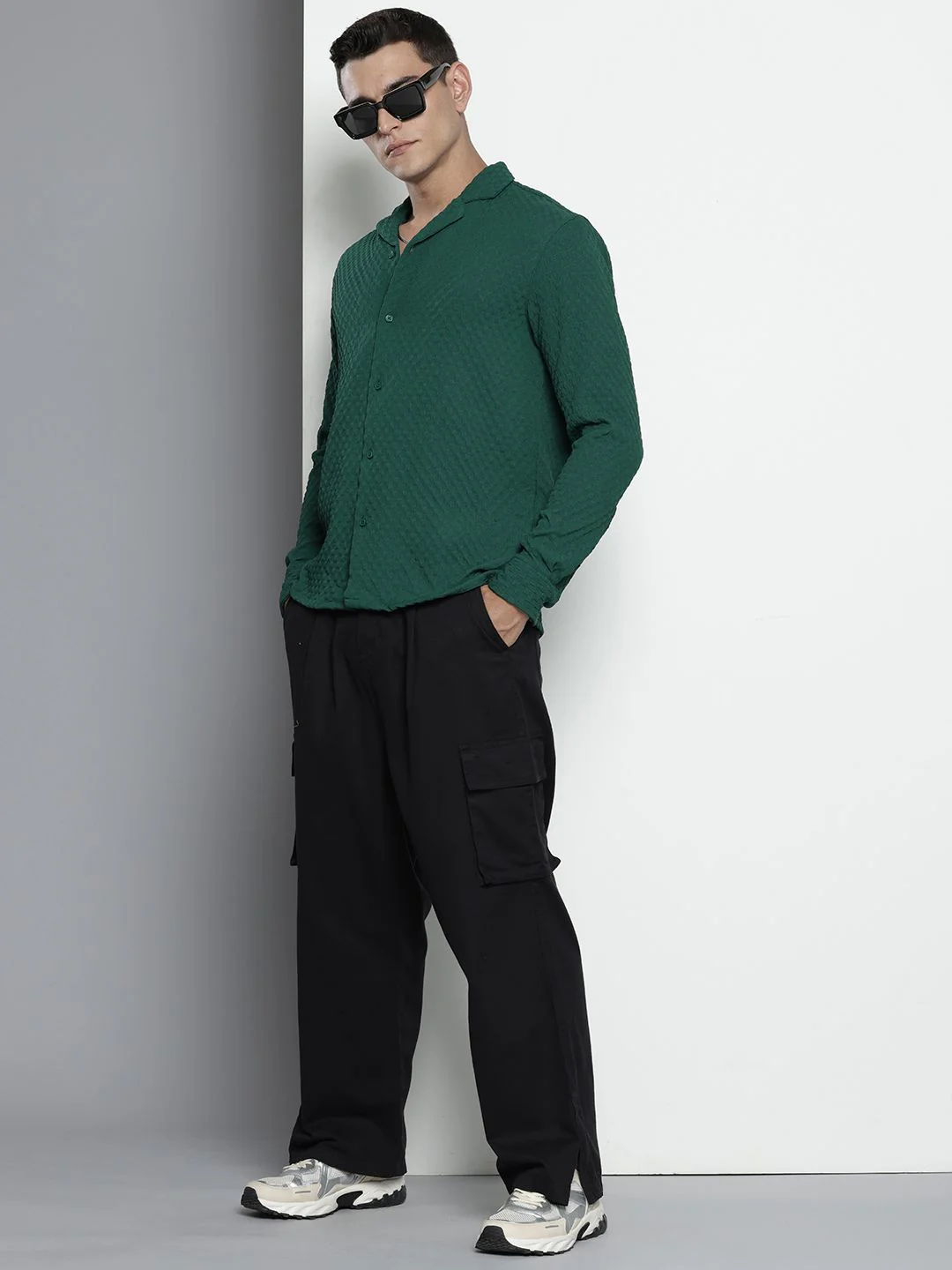 Men's Dark Green Relaxed Fit Solid Textured Shirt - Image 2
