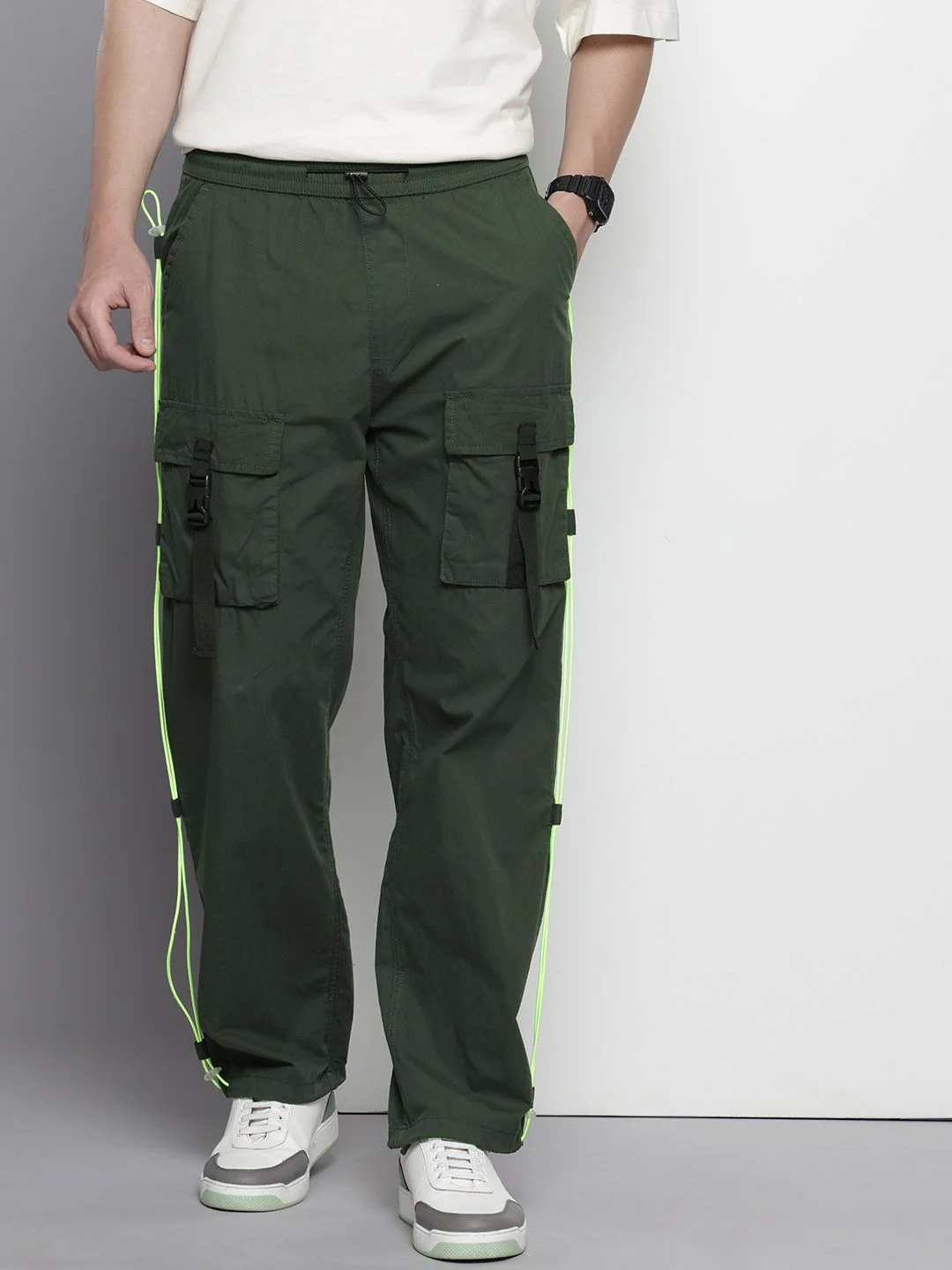 Men's Jungle Green Relaxed Fit Solid Utility Jogger - Image 3