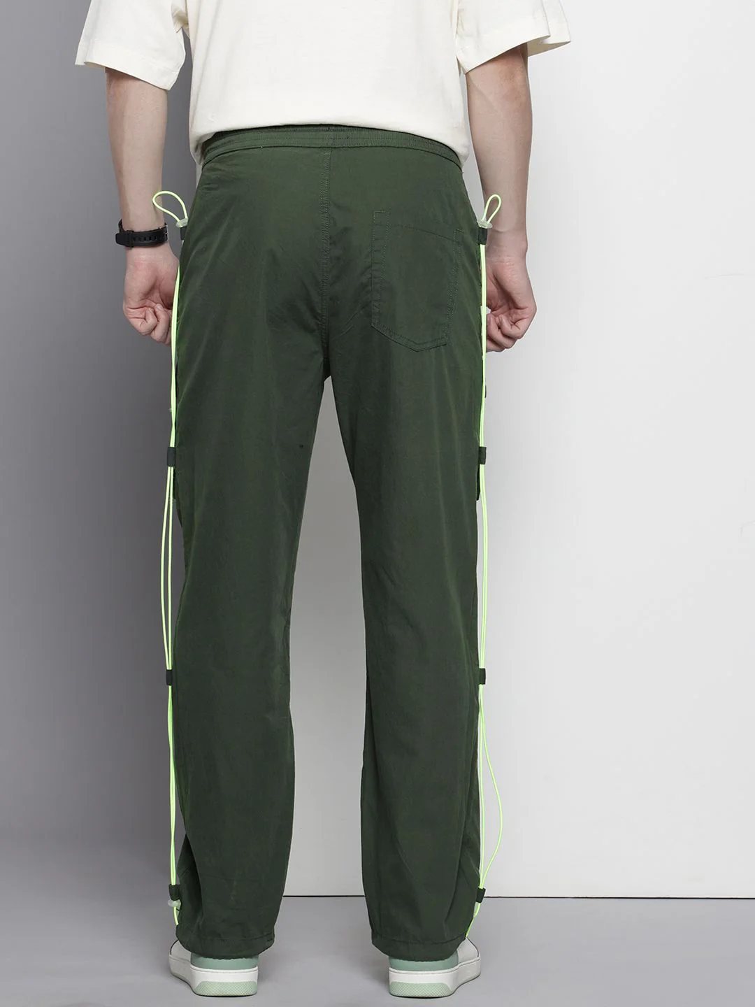Men's Jungle Green Relaxed Fit Solid Utility Jogger - Image 4