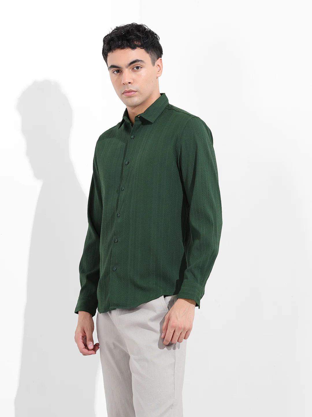 Men's Green Slim Fit Textured Resort Wear Shirt - Image 2