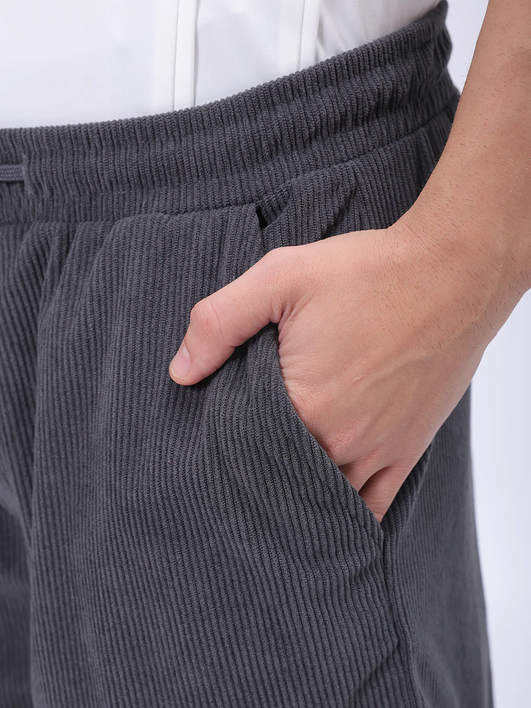 Men's Dark Grey Loose Fit Textured Utility Shorts - Image 6