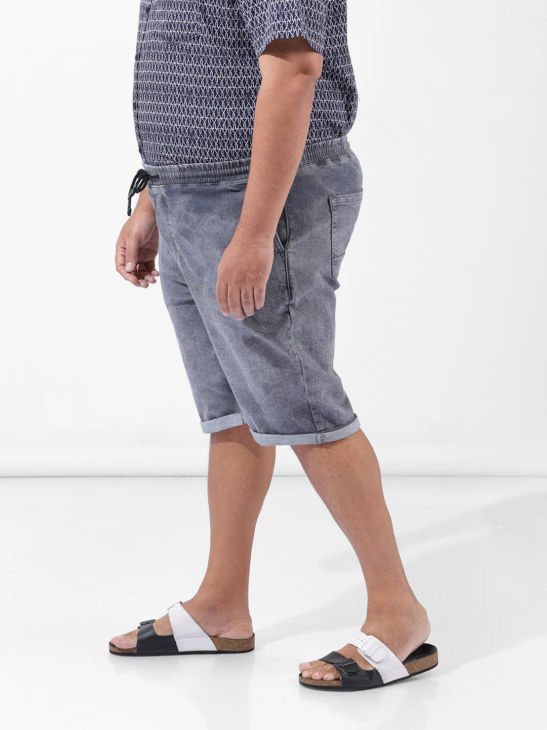 Men's Grey Regular Fit Casual Shorts - Image 2