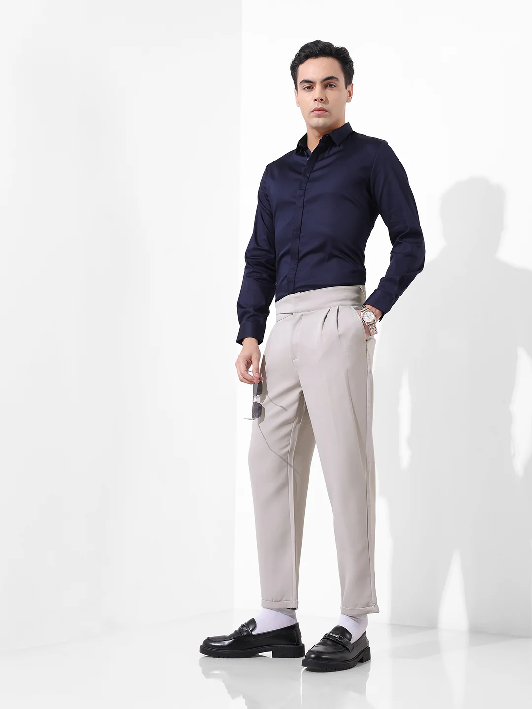 Men's Vaporous Grey Regular Fit Solid Casual Trouser - Image 2