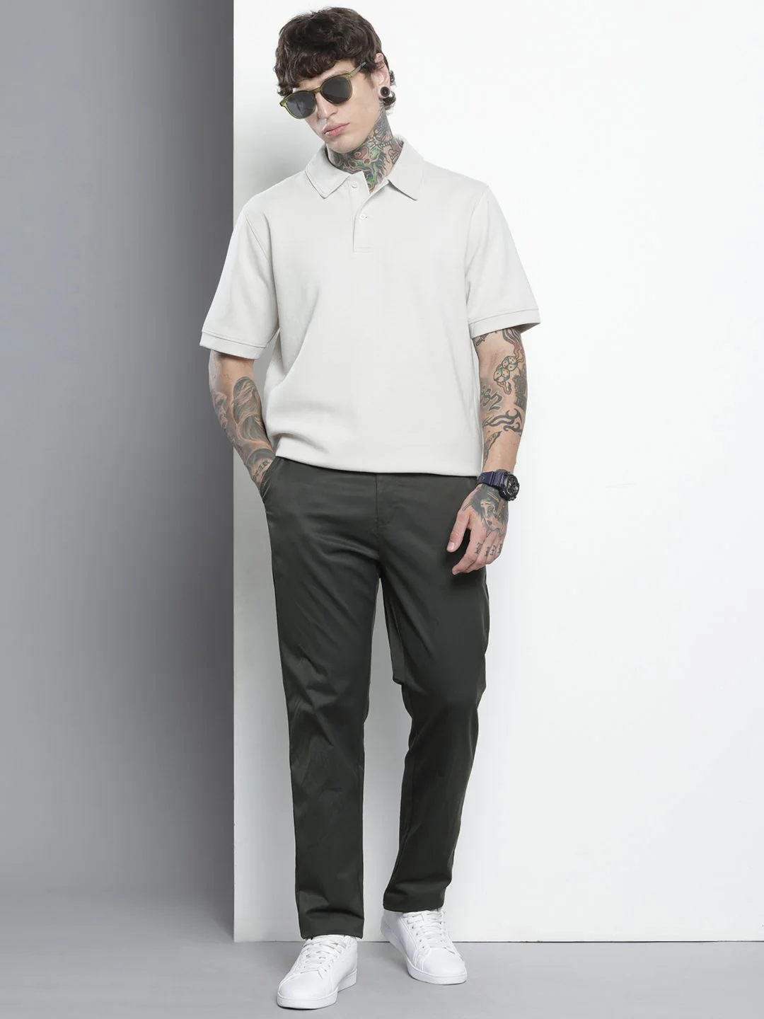 Men's Dark Grey Regular Fit Solid Casual Trouser - Image 2