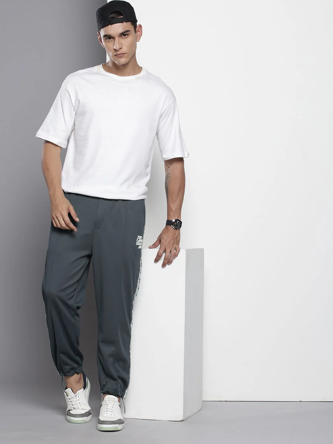 Men's Graphite Relaxed Fit Printed Street Wear Jogger - Image 2
