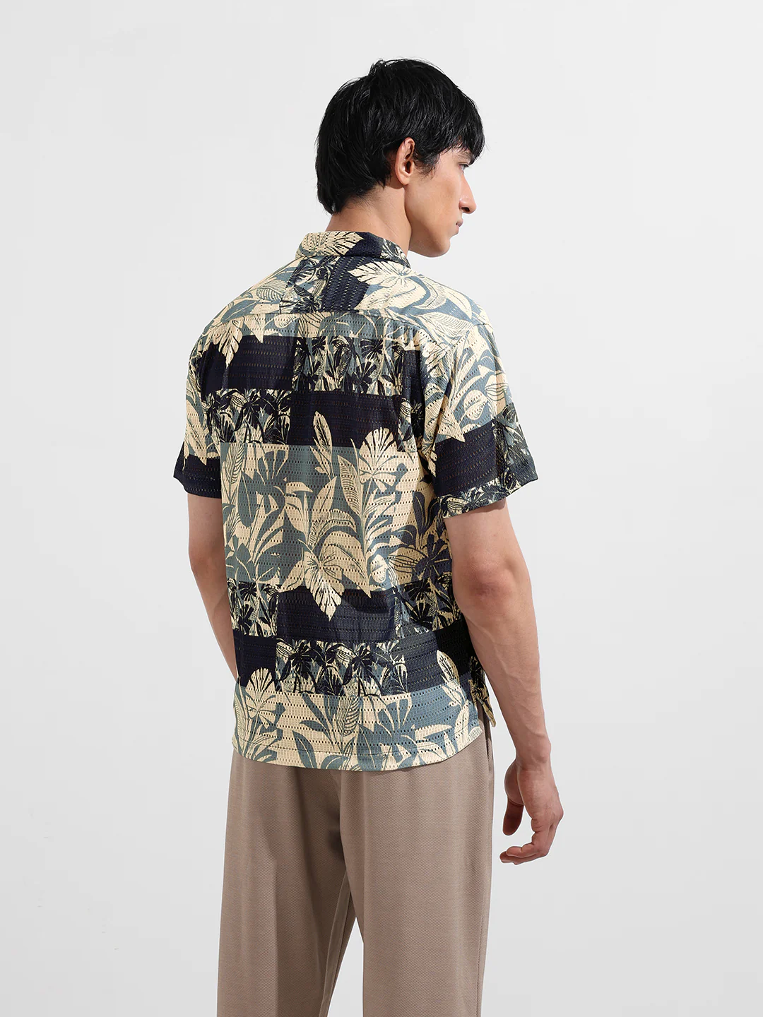 Men's Grey Relaxed Fit Printed Resort Shirt - Image 5