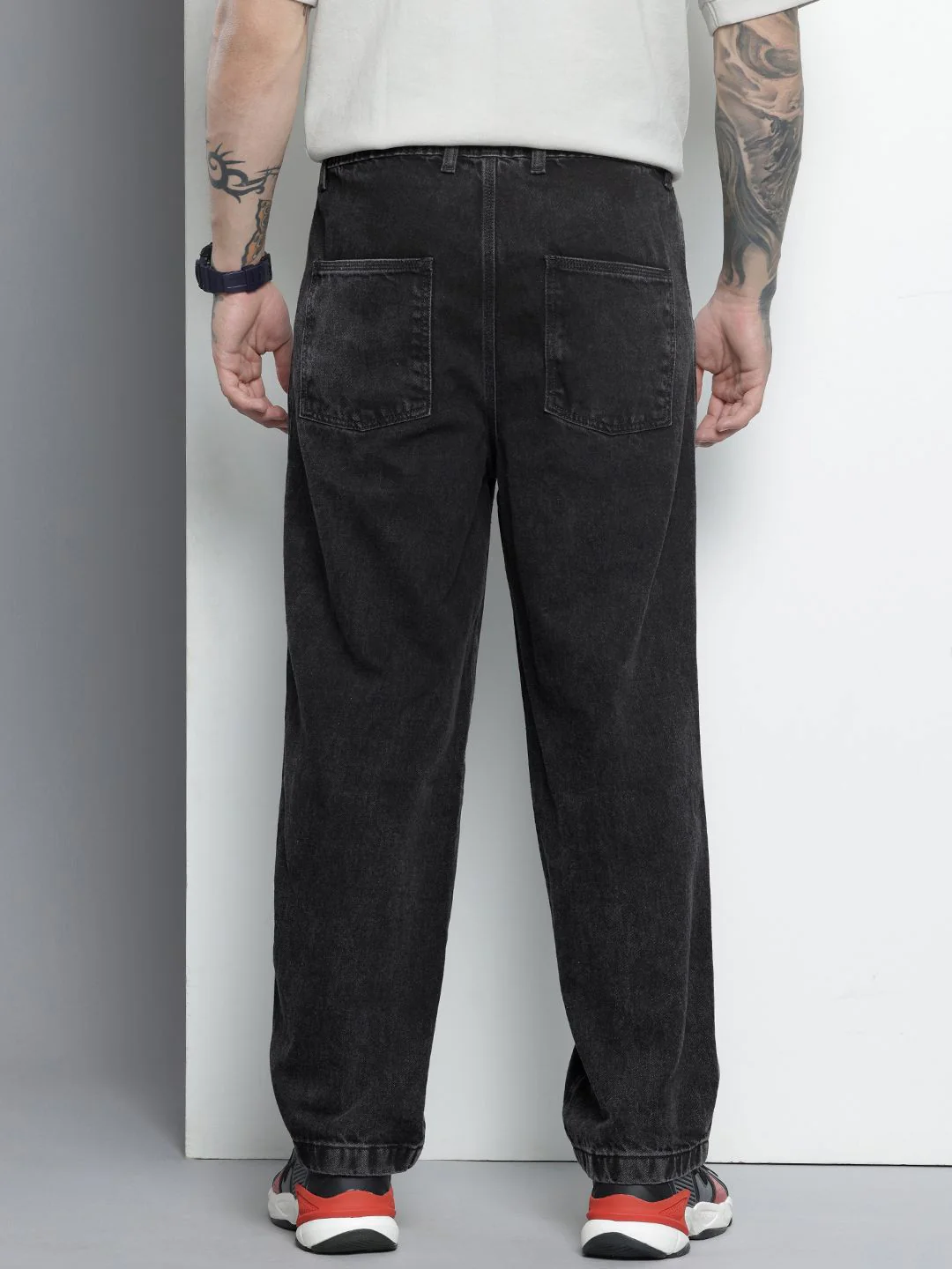 Men's Charcoal Grey Relaxed Fit Solid Utility Jeans - Image 4