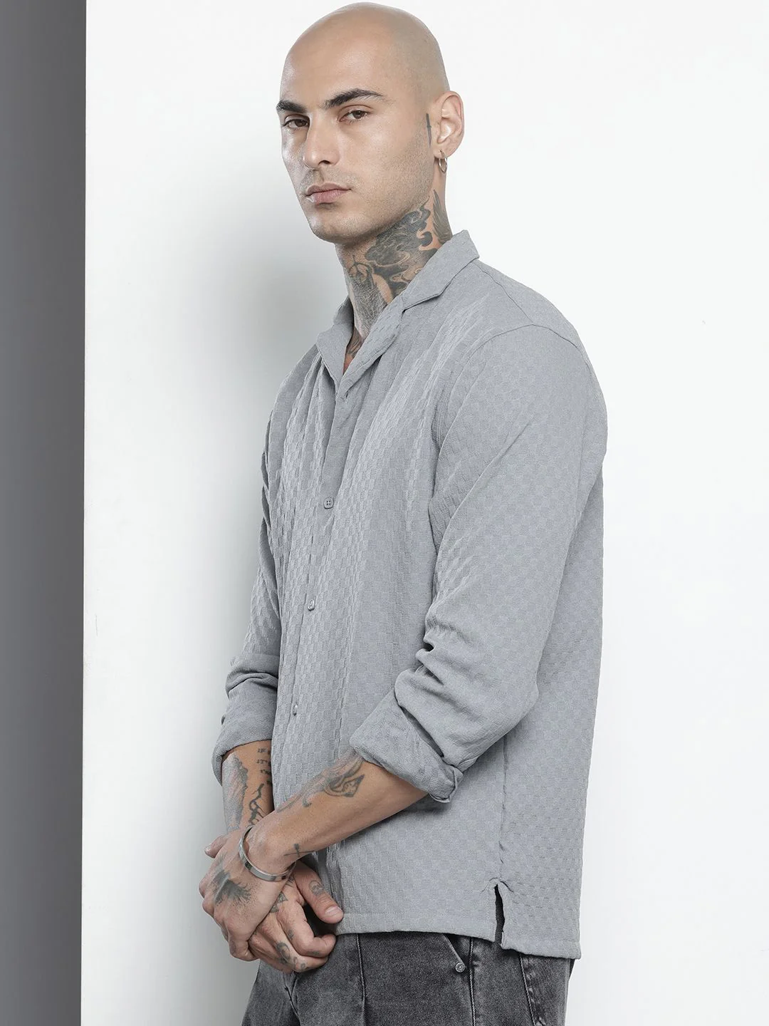 Men's Grey Relaxed Fit Solid Textured Shirt - Image 4