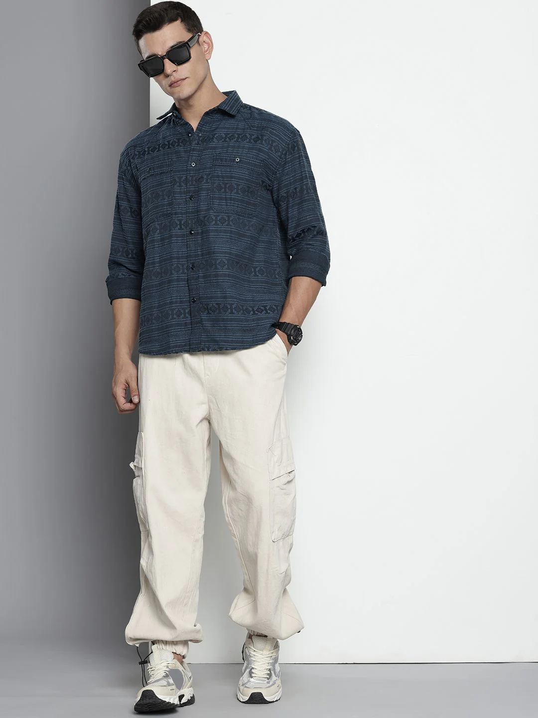 Men's Grey Relaxed Fit Textured Casual Shirt - Image 2