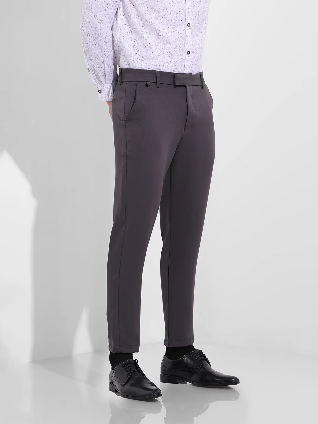 Men's Dark Grey Slim Fit Solid Casual Trouser - Image 3