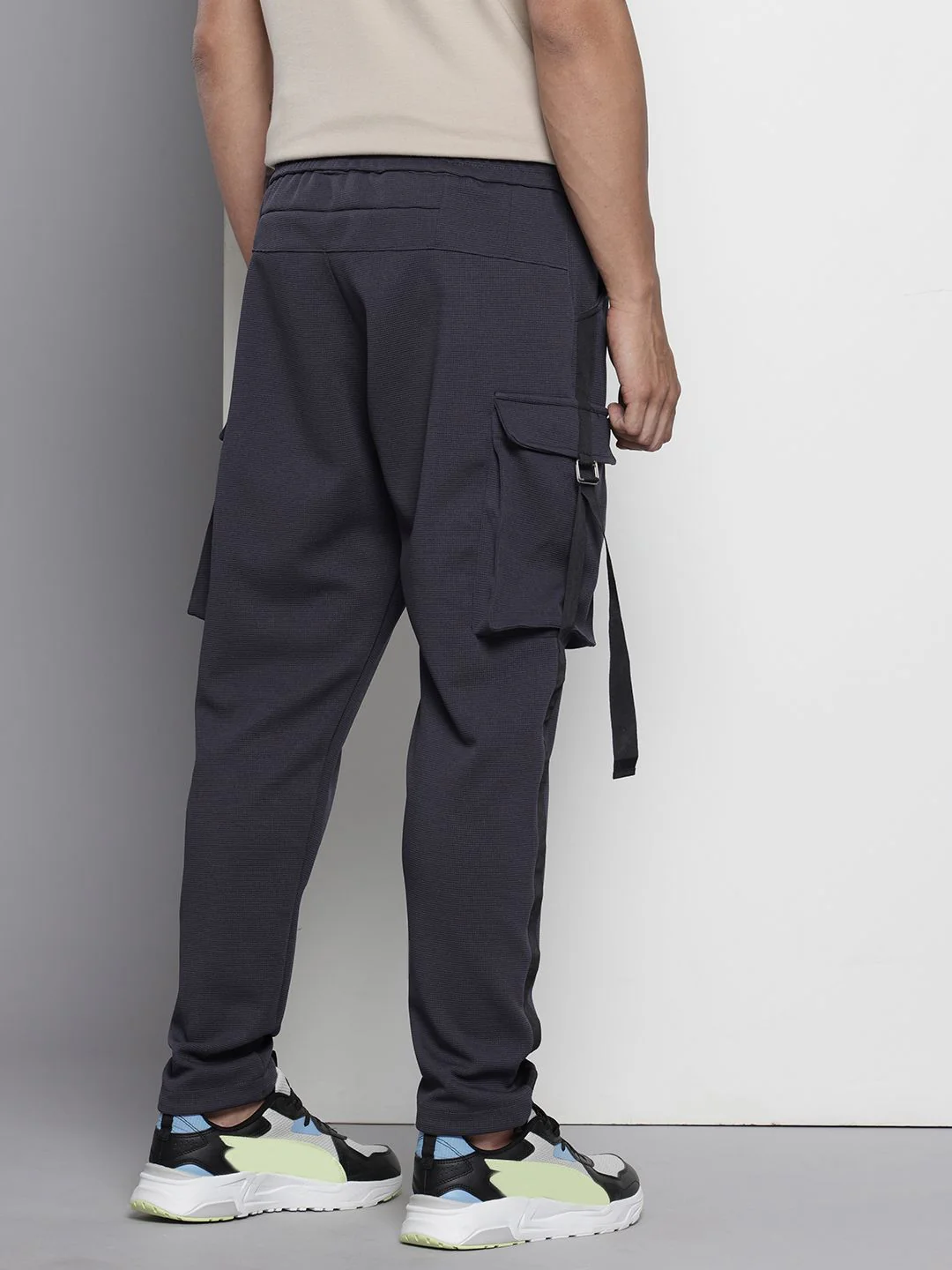Men's Dark Grey Relaxed Fit Solid Utility Cargo - Image 4