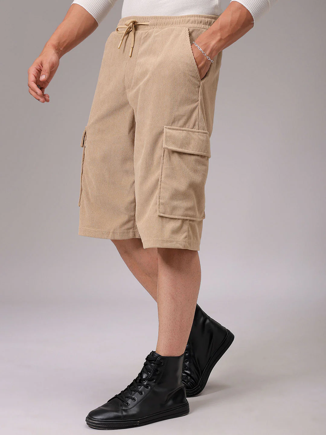 Men's Light Khaki Loose Fit Textured Utility Shorts - Image 4