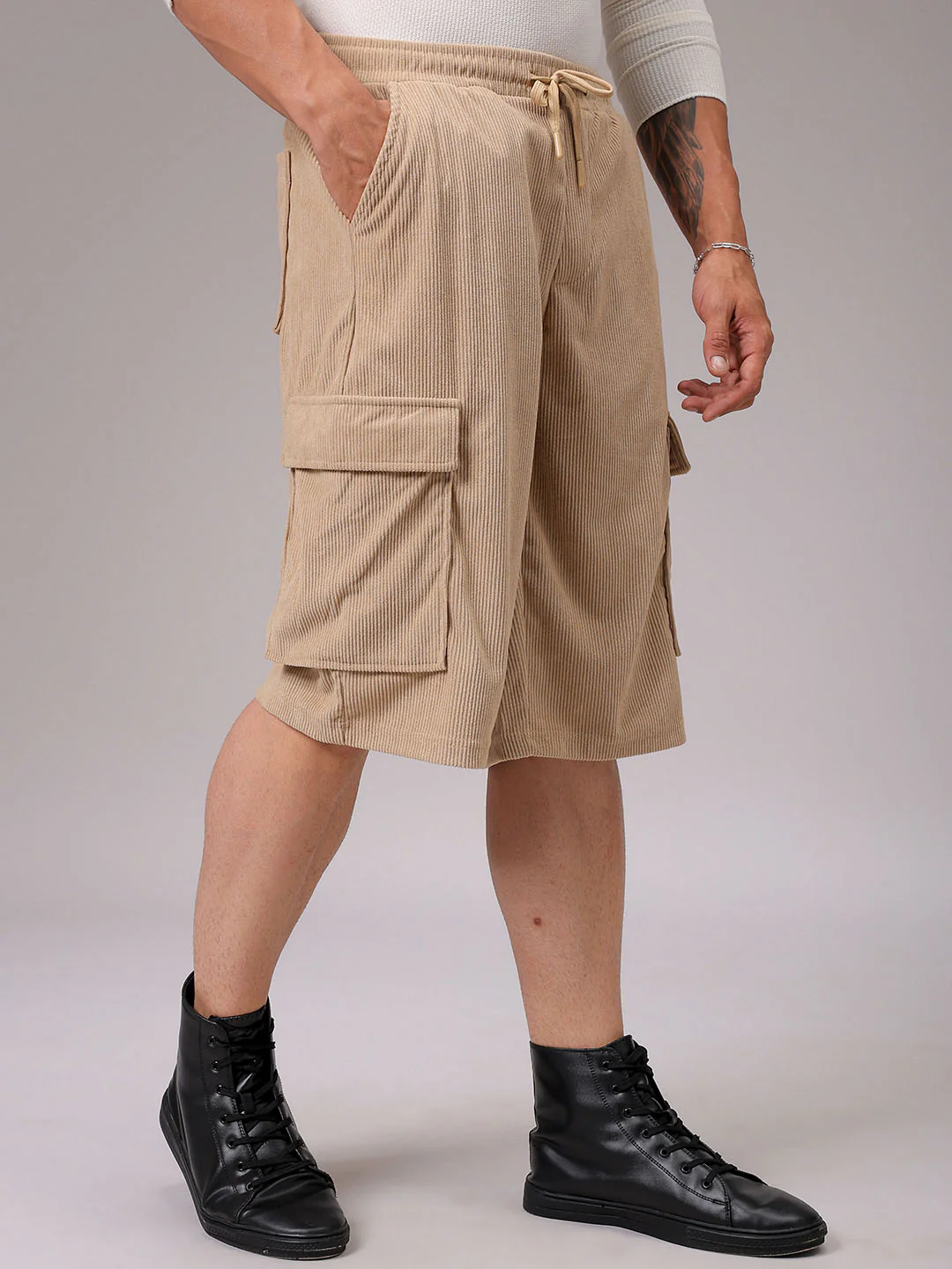 Men's Light Khaki Loose Fit Textured Utility Shorts - Image 5