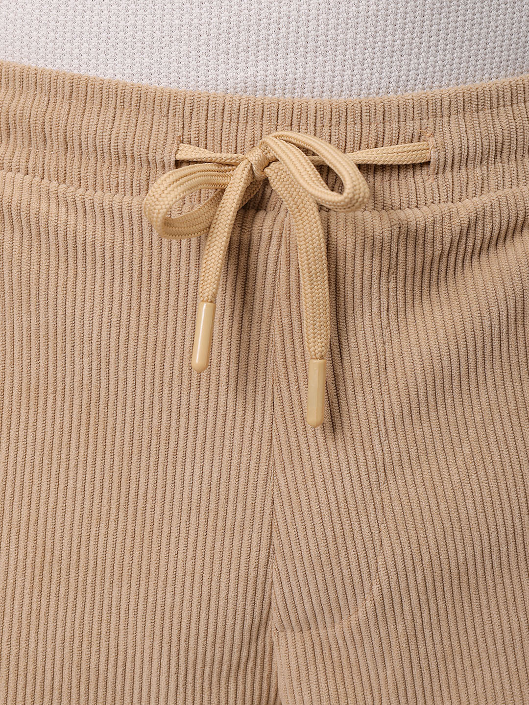 Men's Light Khaki Loose Fit Textured Utility Shorts - Image 6