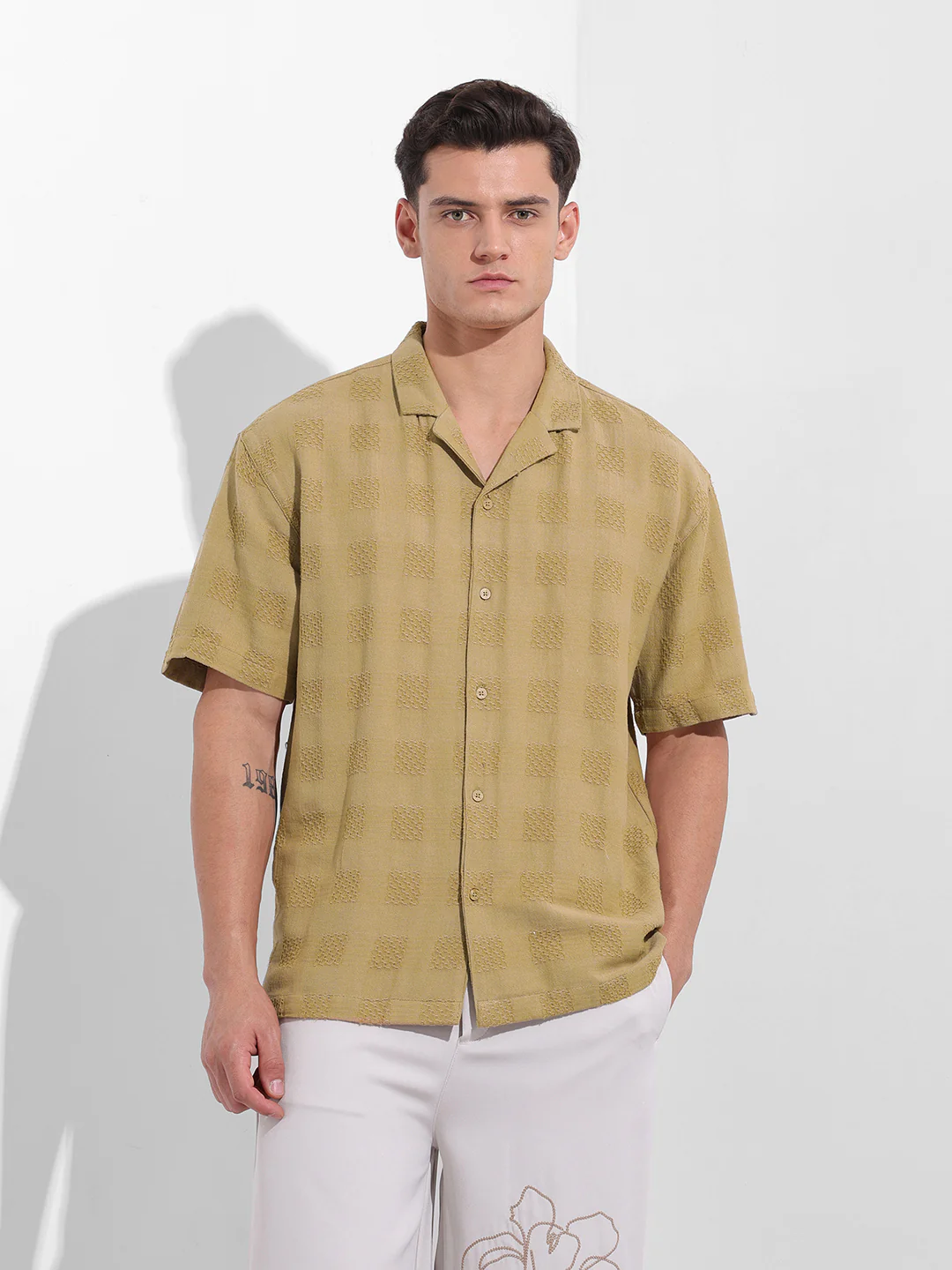 Men's Khaki Relaxed Fit Textured Resort Shirt - Image 7