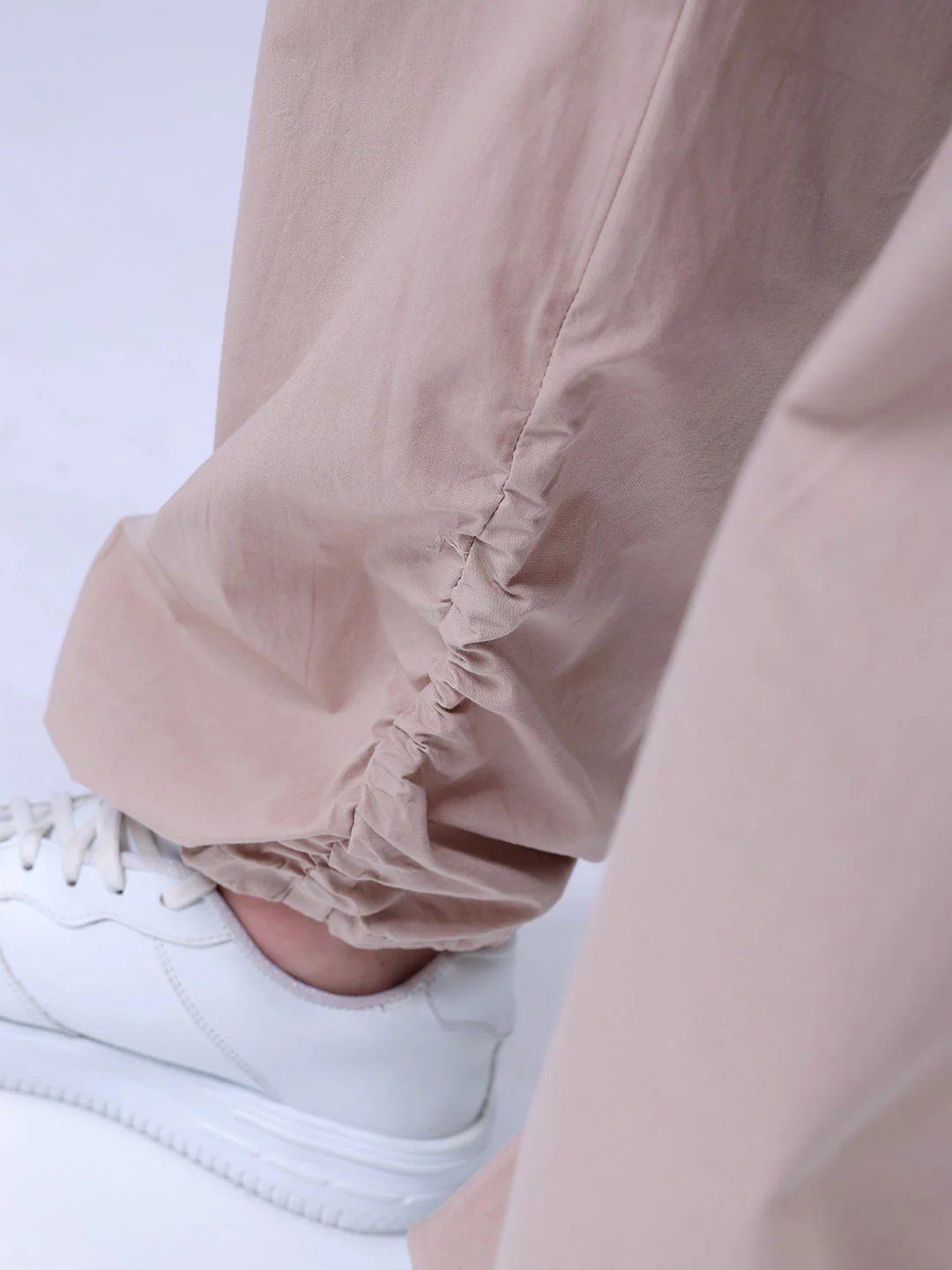 Men's Oat Milk Relaxed Fit Solid Utility Jogger - Image 9