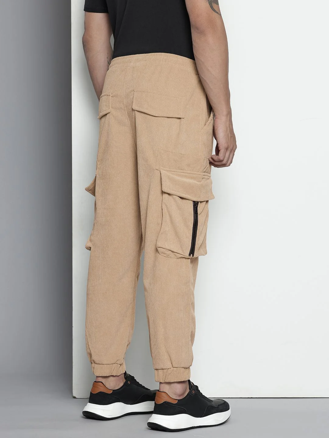 Men's Light Khaki Loose Fit Textured Utility Jogger - Image 4