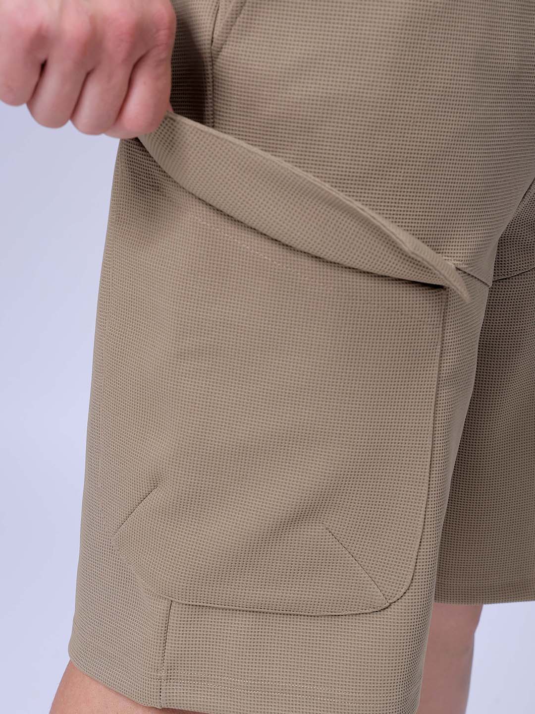 Men's Elmwood Relaxed Fit Textured Utility Shorts - Image 8