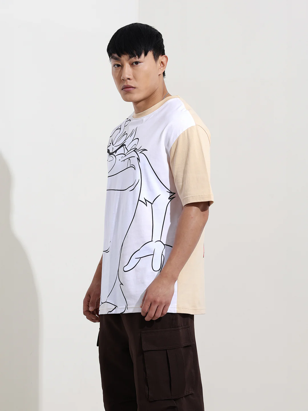 Men's Beige Boxy Fit Character Looney Tunes  Printed Crew Neck T-Shirt - Image 3